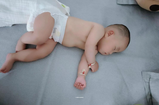 泸州三个月宝宝抬头不稳